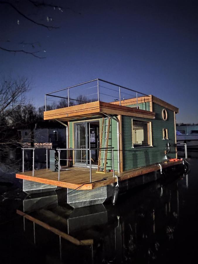 Besonderer Urlaub Auf Hausboot Tystnaden Botel
