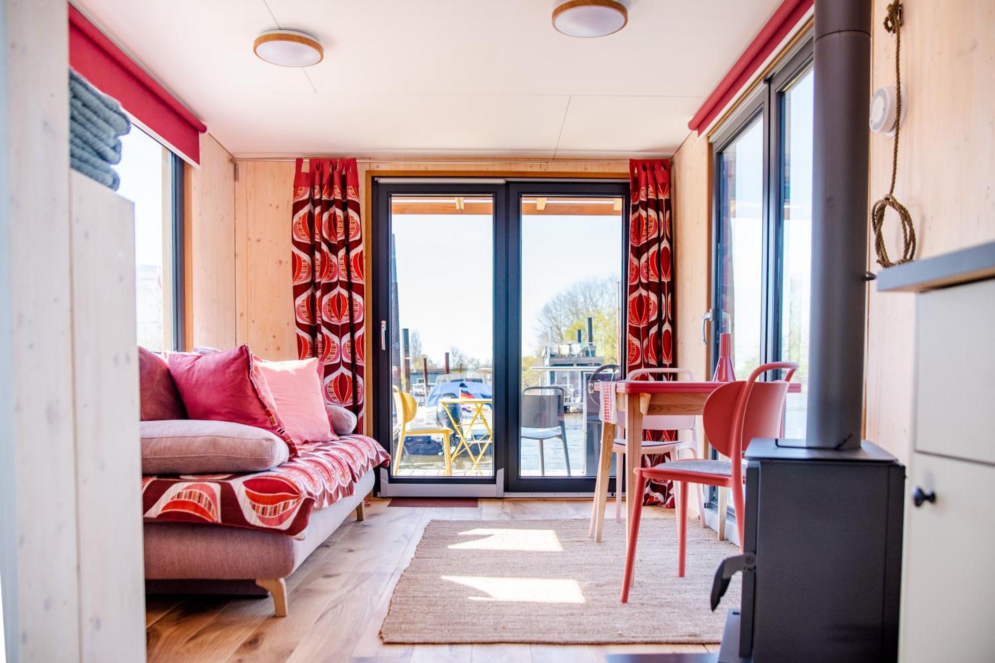 Besonderer Urlaub Auf Hausboot Tystnaden Botel