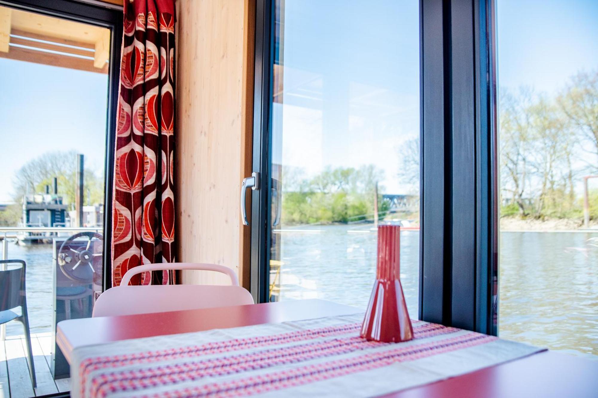Besonderer Urlaub Auf Hausboot Tystnaden Botel
